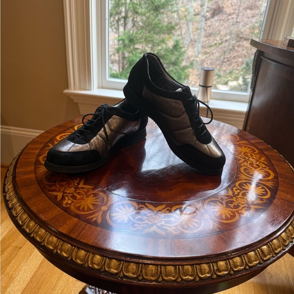 Aquatalia Waterproof Black/Silver Suede Leather Sneaker Size 9 MSRP $225 - Picture 4 of 12